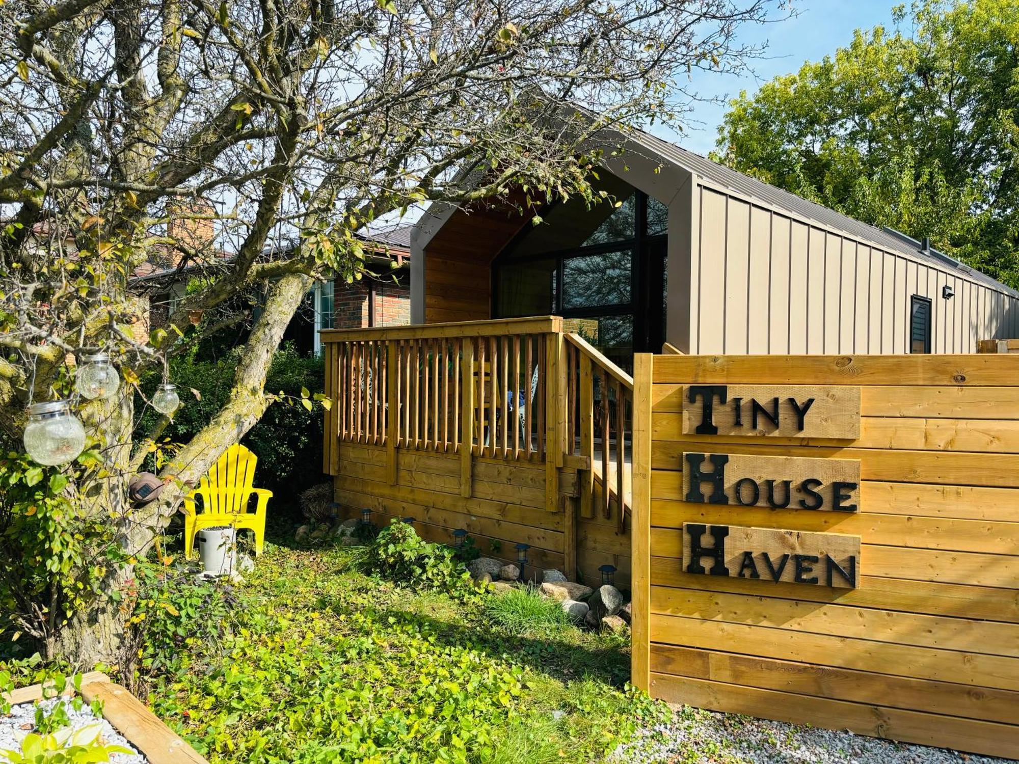 Tiny House Haven Villa Peterborough Exterior photo